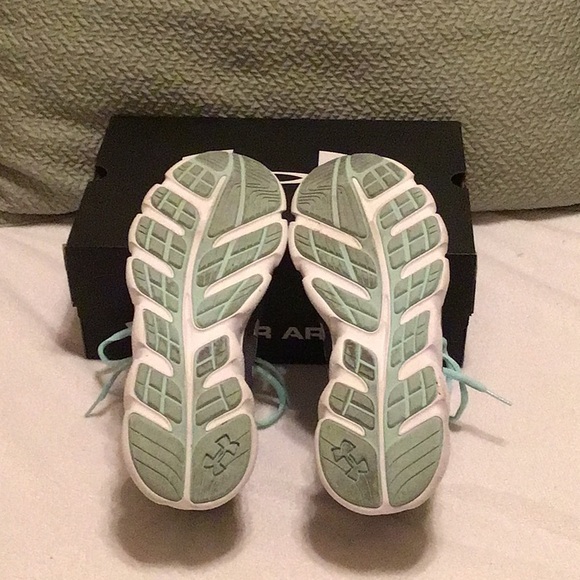 Ladies Under Armour Athletic Shoes - Picture 5 of 7